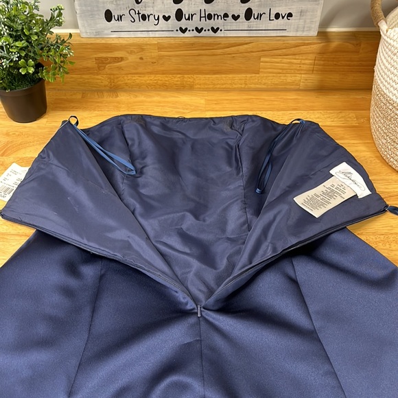 David’s Bridal Michaelangelo Bridesmaid Dress - Picture 7 of 12